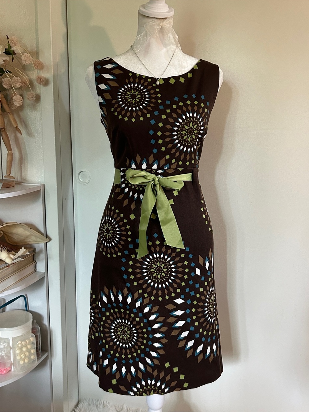 Jessica Howard Brown Geometric Print Sleeveless Dress with Green Sash